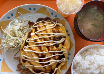 焼きそば玉子のせ ・ライス付き